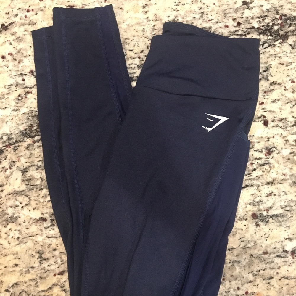 Gym shark leggings